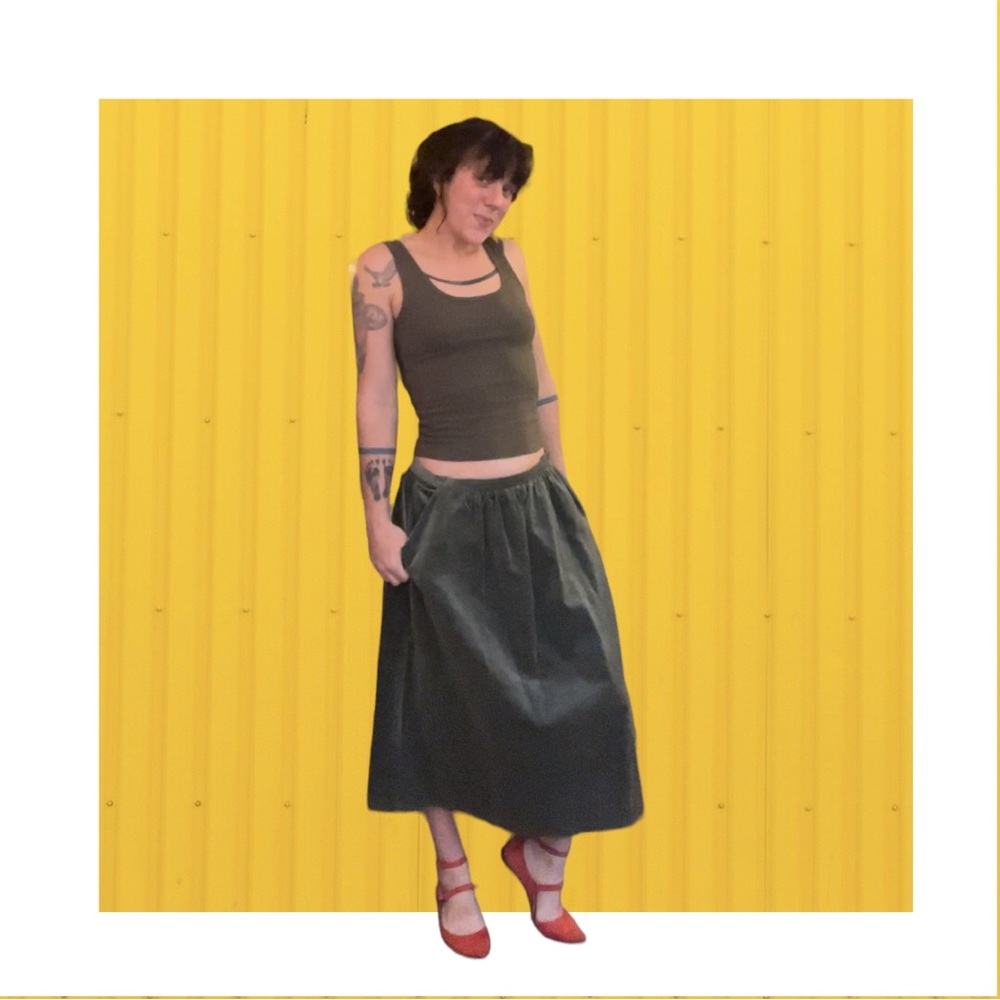 Vintage green Velvet Skirt with original tags! 100 % cotton - fits xs/s